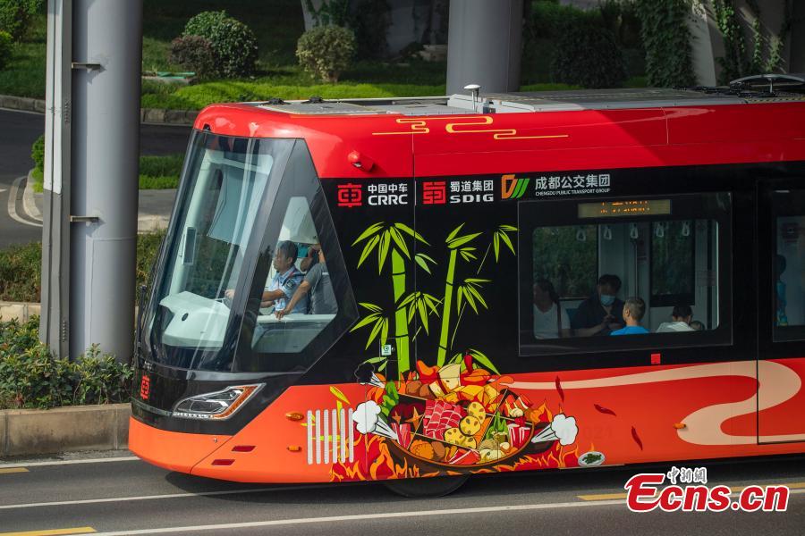 POTRET Bus Listrik dengan Rel Meluncur di Chengdu-Image-4