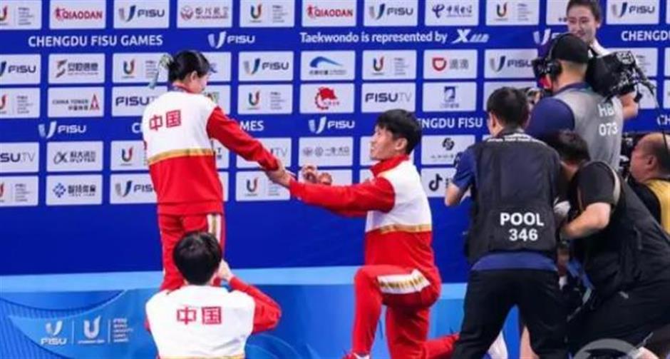 Atlet Taekwondo China Raih Emas dan Dilamar Pacar di Panggung-Image-1