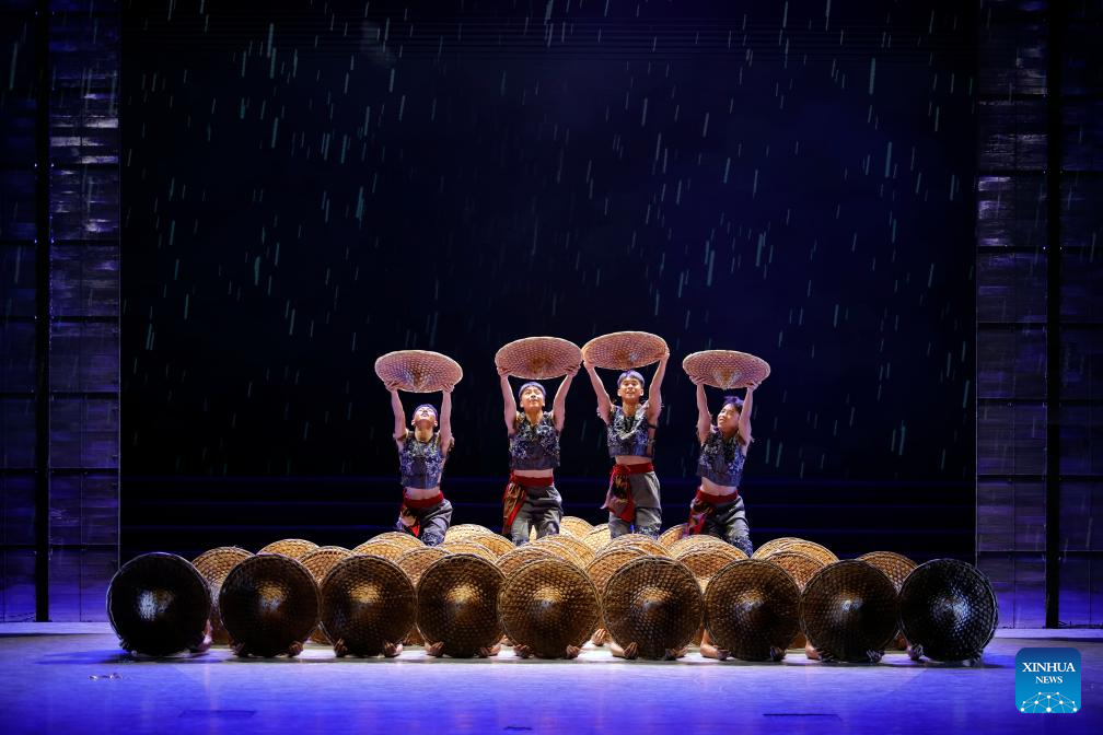 Pertunjukan Be Together di Chengdu Universiade Village-Image-7