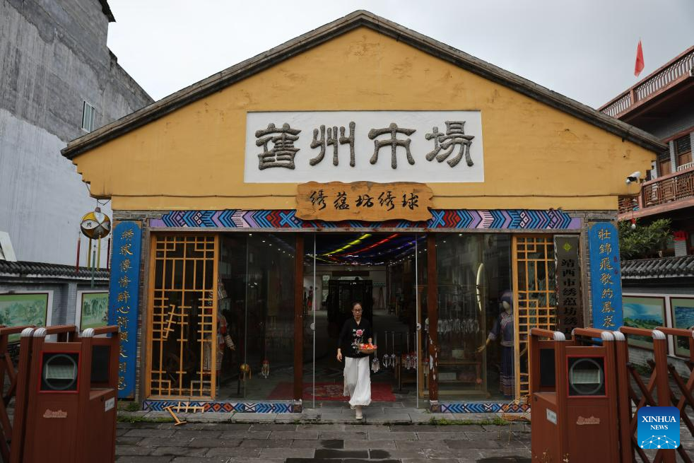 POTRET Rumah Bola Sulaman di Jingxi-Image-1