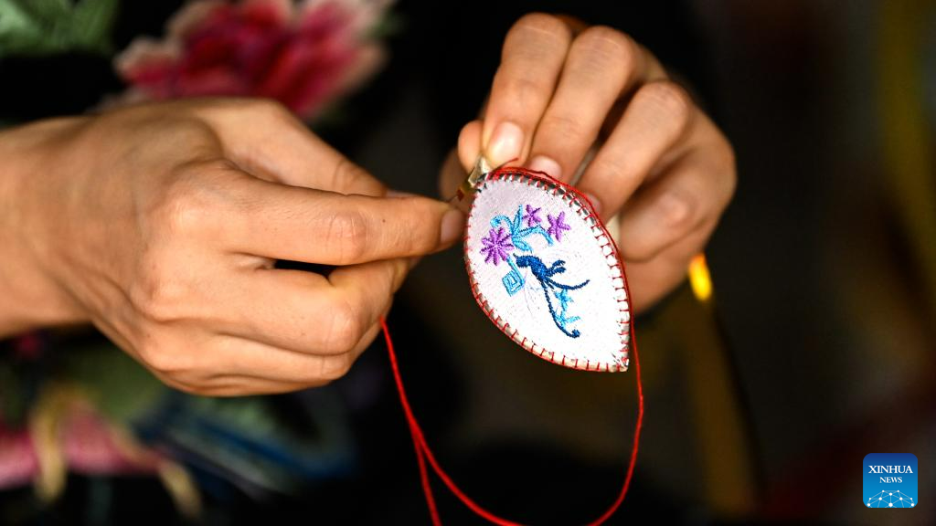 POTRET Rumah Bola Sulaman di Jingxi-Image-8