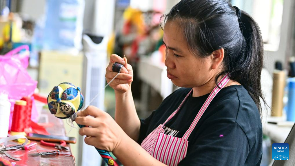 POTRET Rumah Bola Sulaman di Jingxi-Image-10