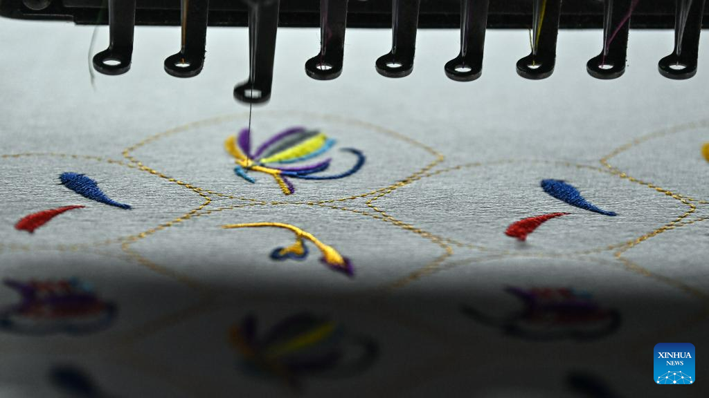 POTRET Rumah Bola Sulaman di Jingxi-Image-11