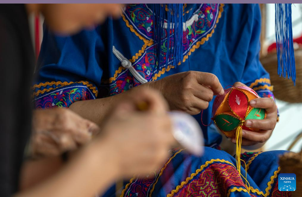 POTRET Rumah Bola Sulaman di Jingxi-Image-3