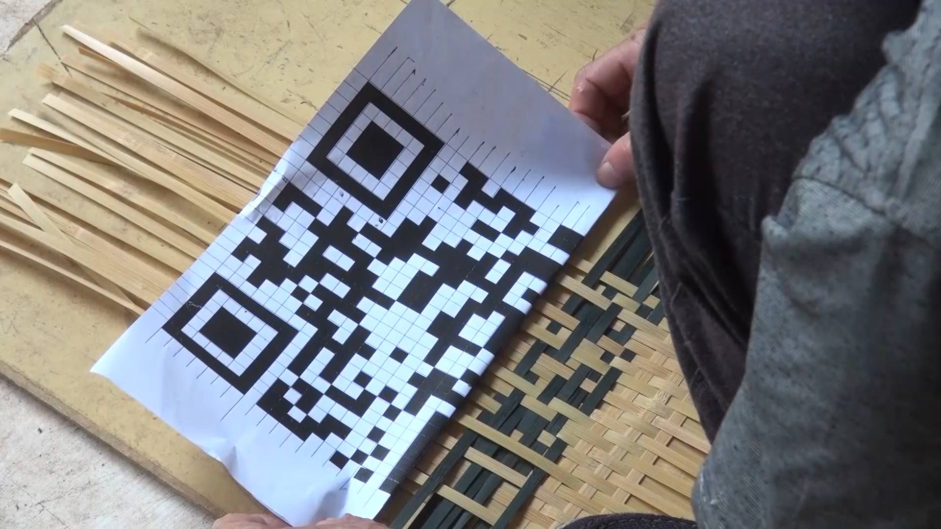 Whaow... Lekuk Kode QR dari Anyaman Bambu-Image-1 Whaow... Lekuk Kode QR dari Anyaman Bambu-Image-1