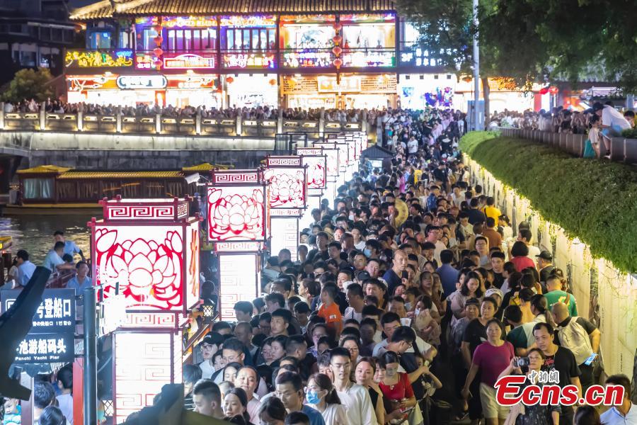Sungai Qinhuai Indah di Malam Hari, Dulu Ibukota 6 Dinasti-Image-3