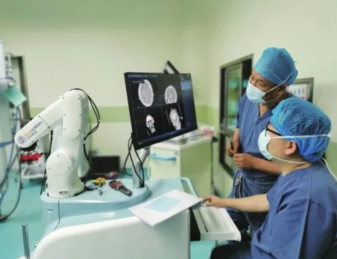 SEJARAH 2001 Robot Lakukan Operasi Otak Jarak Jauh-Image-1