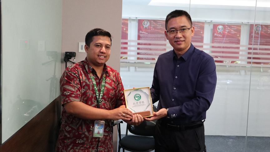 Institut Konfusius Universitas Al-Azhar Gelar Upacara Penutupan Latihan Bahasa Mandarin di PT Julong Indonesia-Image-2