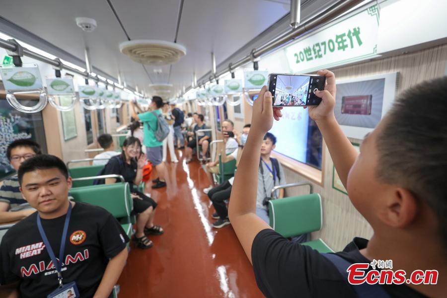 Kereta Bawah Tanah Bertema 1960-an Uji Coba di Beijing-Image-2