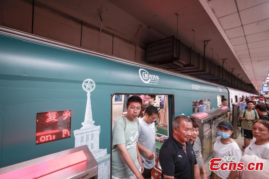 Kereta Bawah Tanah Bertema 1960-an Uji Coba di Beijing-Image-3