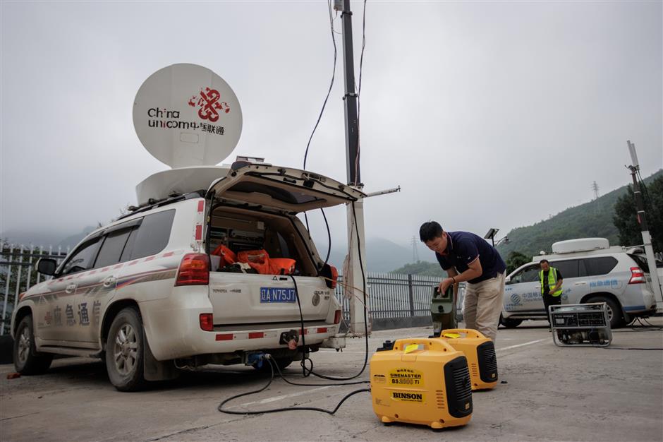 Layanan komunikasi dipulihkan di 342 desa yang dilanda banjir di Beijing-Image-1