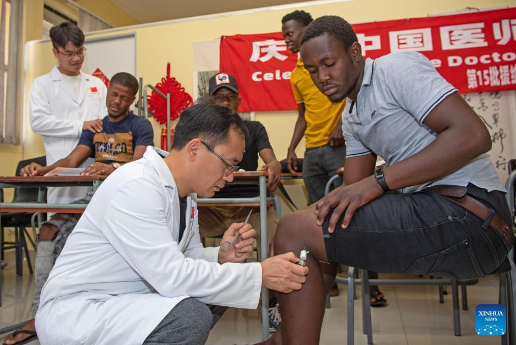 Dokter China Ajari TCM ke Mahasiswa Universitas Namibia-Image-1