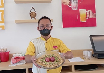 Restoran Mie Mapan Sidoarjo Sajikan Mie Telur Merah Putih Sambut HUT Kemerdekaan RI-Image-1