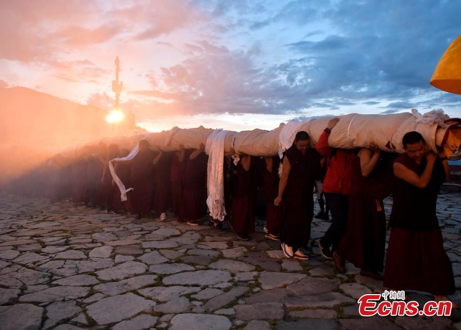 Warga Tibet Rayakan Festival Shoton di Lhasa-Image-5