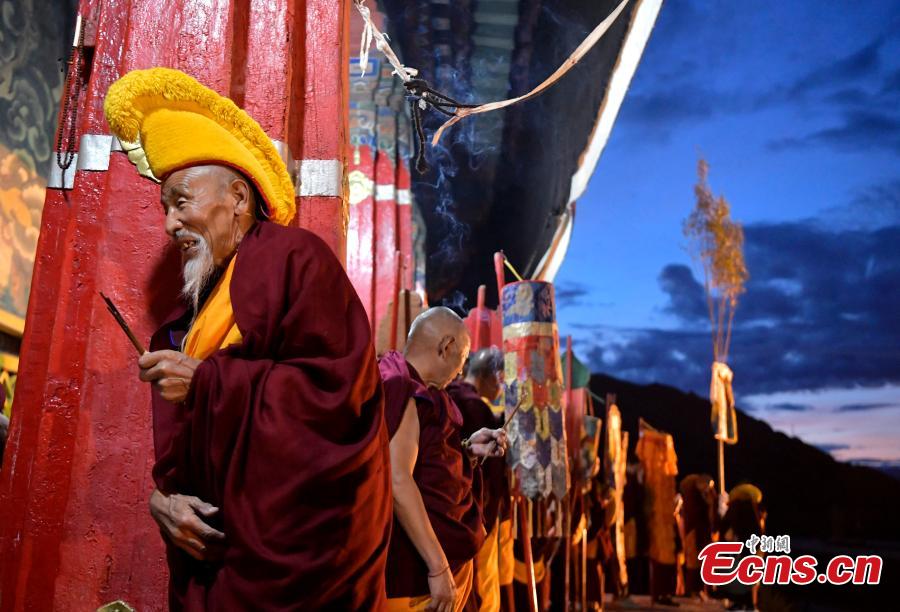 Warga Tibet Rayakan Festival Shoton di Lhasa-Image-3