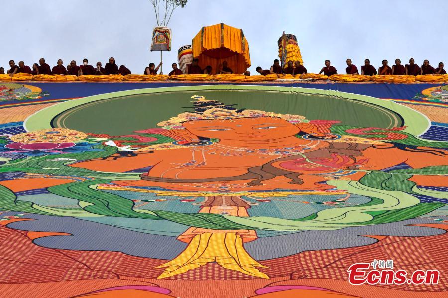 Warga Tibet Rayakan Festival Shoton di Lhasa-Image-8