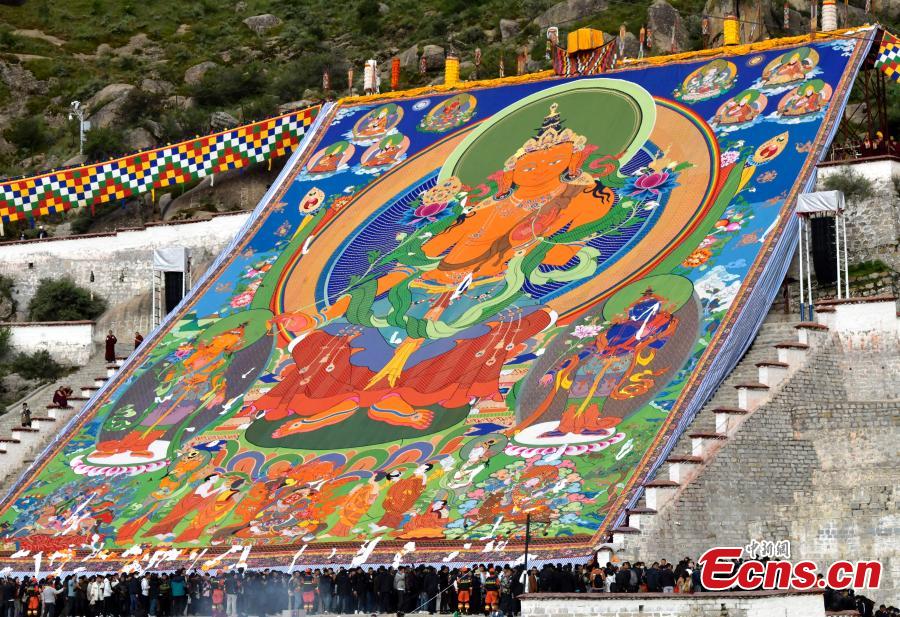 Warga Tibet Rayakan Festival Shoton di Lhasa-Image-9