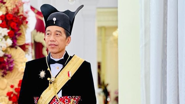 Jokowi Kenakan Baju Raja Pakubuwono di Upacara Istana-Image-1