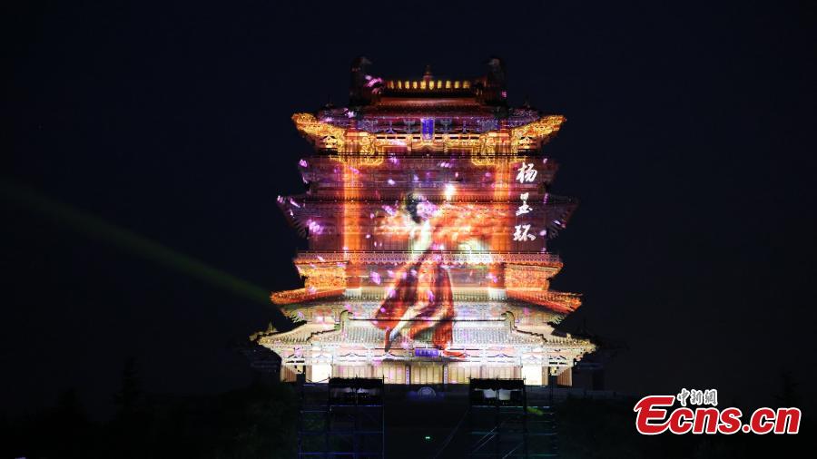Pertunjukan Cahaya Siram Menara Guanque di Shanxi-Image-2