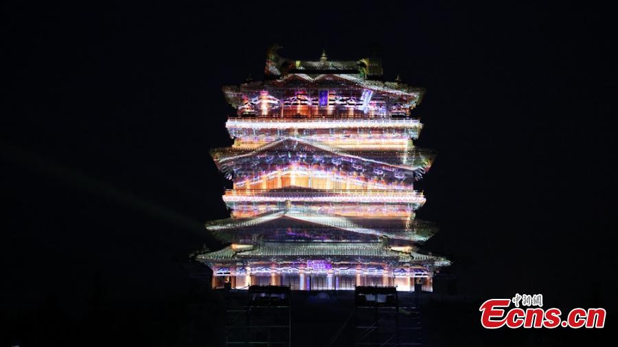 Pertunjukan Cahaya Siram Menara Guanque di Shanxi-Image-1