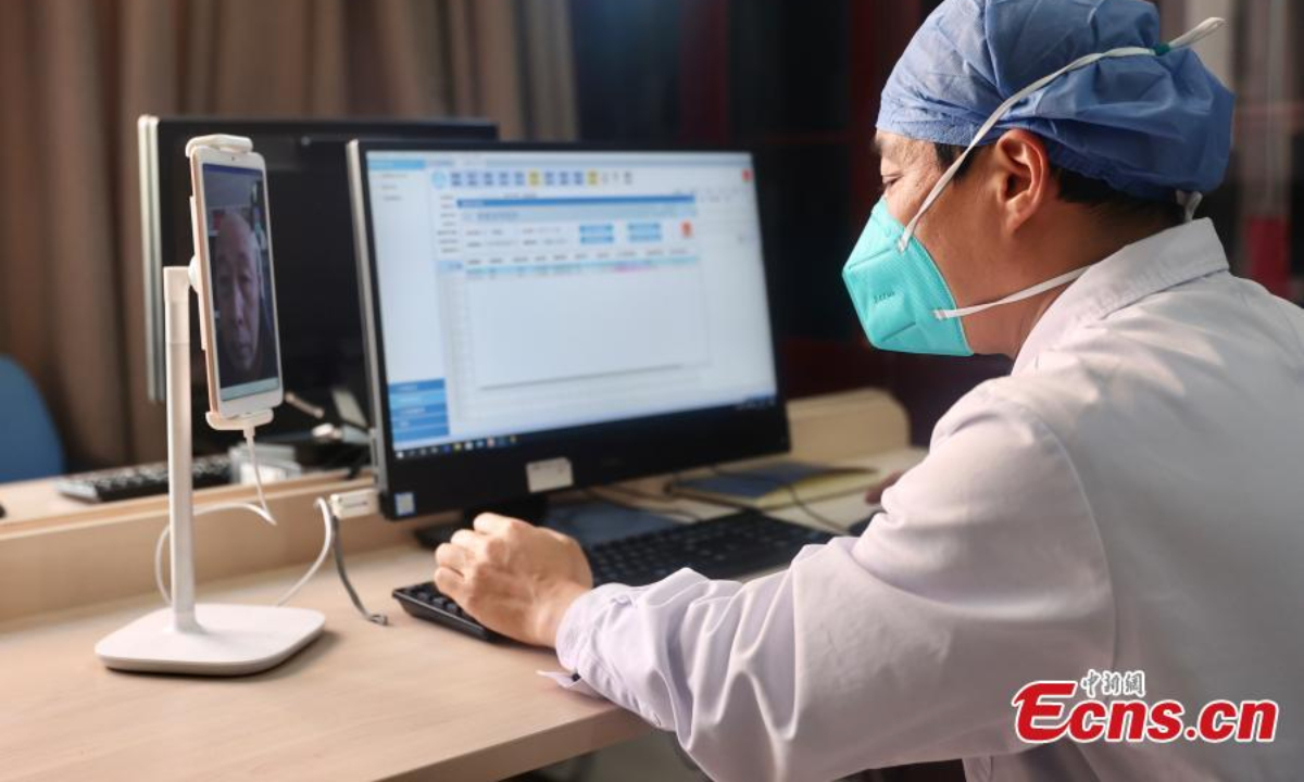 Beijing Larang Pembuatan Resep Obat via AI-Image-1