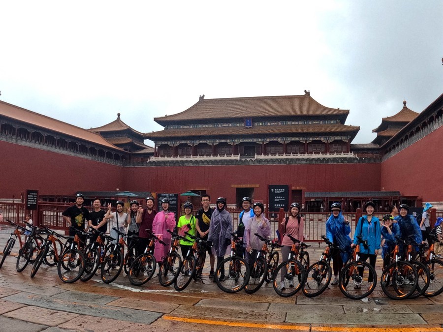 Senangnya Mahasiswa Asing Bersepeda Keliling Beijing-Image-1