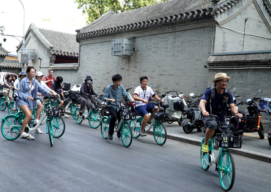 Senangnya Mahasiswa Asing Bersepeda Keliling Beijing-Image-2
