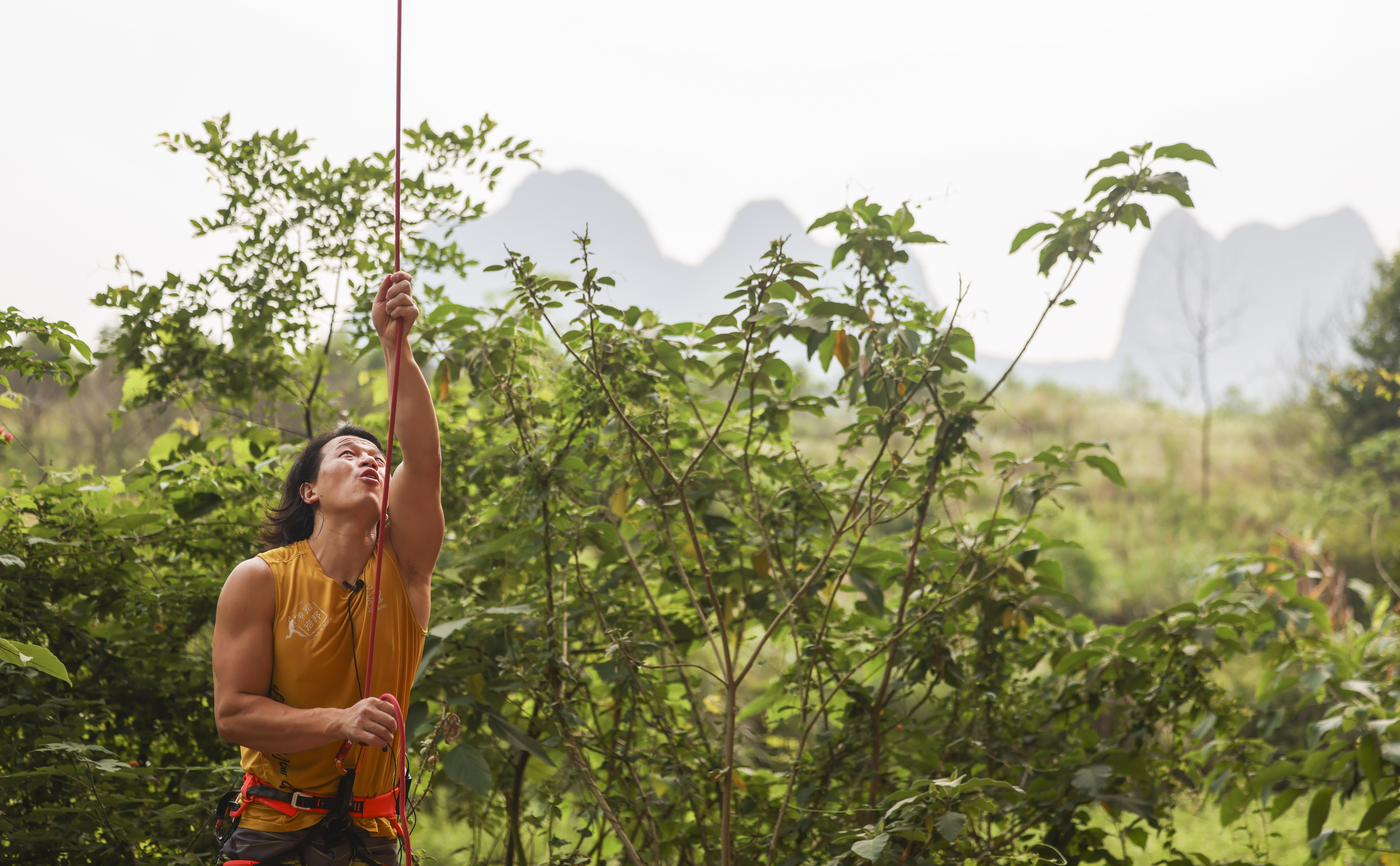 Dari terjalnya pegunungan karst Yangshuo di Guilin, China, pasangan atlet panjat tebing ini promosikan olahraga-Image-6 Dari terjalnya pegunungan karst Yangshuo di Guilin, China, pasangan atlet panjat tebing ini promosikan olahraga-Image-6