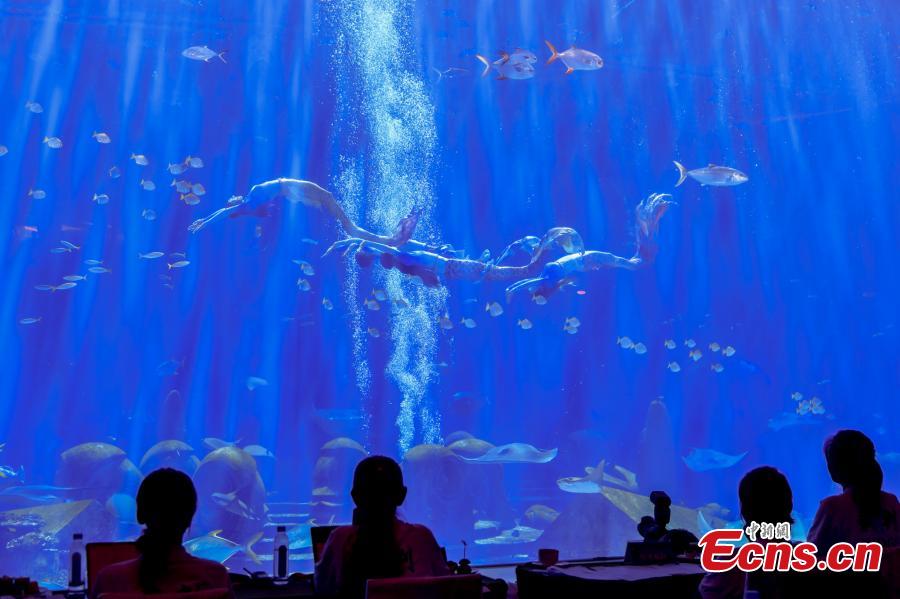 POTRET Indahnya Kontes Putri Duyung di Sanya-Image-5