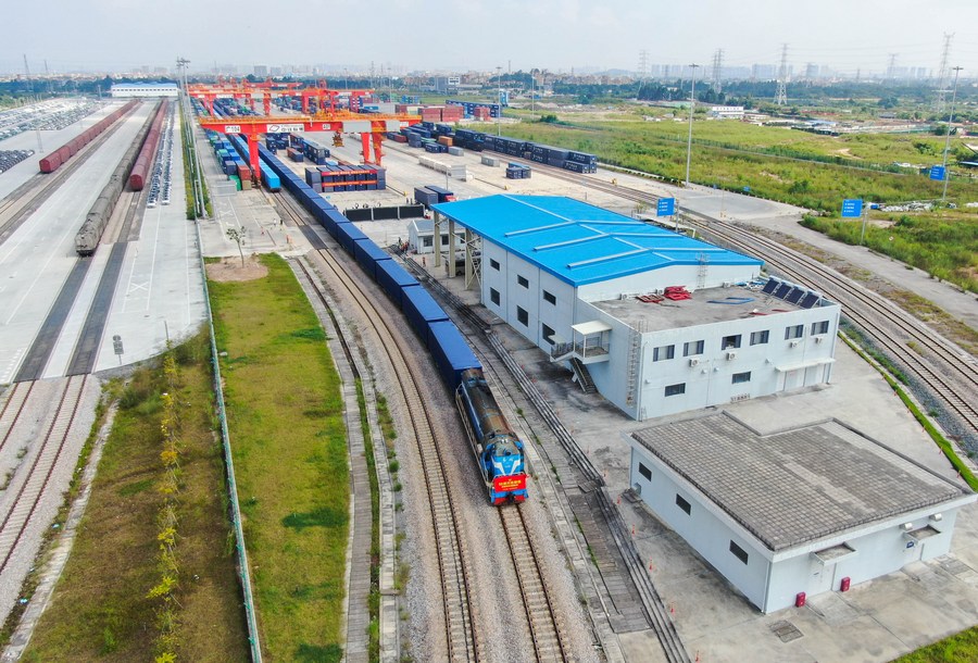 Melihat peti kemas dengan kapasitas terbesar di China-Image-4 Melihat peti kemas dengan kapasitas terbesar di China-Image-4