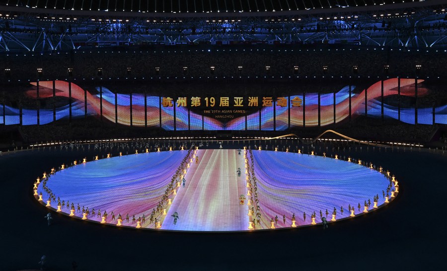 Menikmati kemeriahan upacara pembukaan Asian Games Hangzhou-Image-7