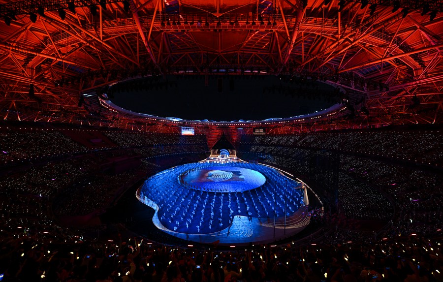 Menikmati kemeriahan upacara pembukaan Asian Games Hangzhou-Image-8