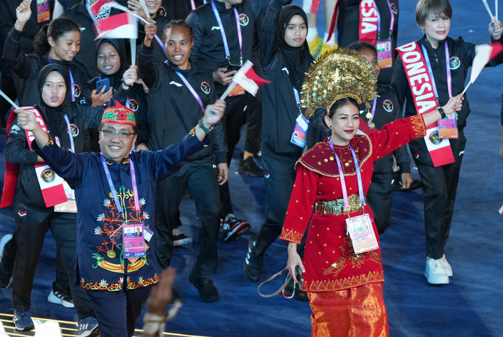 Menikmati kemeriahan upacara pembukaan Asian Games Hangzhou-Image-12
