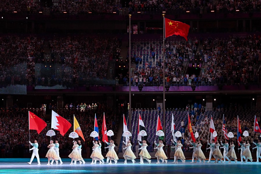 Menikmati kemeriahan upacara pembukaan Asian Games Hangzhou-Image-13