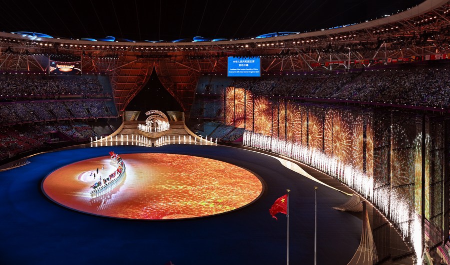 Menikmati kemeriahan upacara pembukaan Asian Games Hangzhou-Image-16