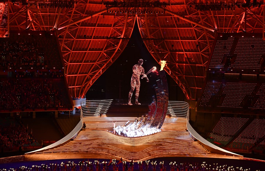 Menikmati kemeriahan upacara pembukaan Asian Games Hangzhou-Image-18