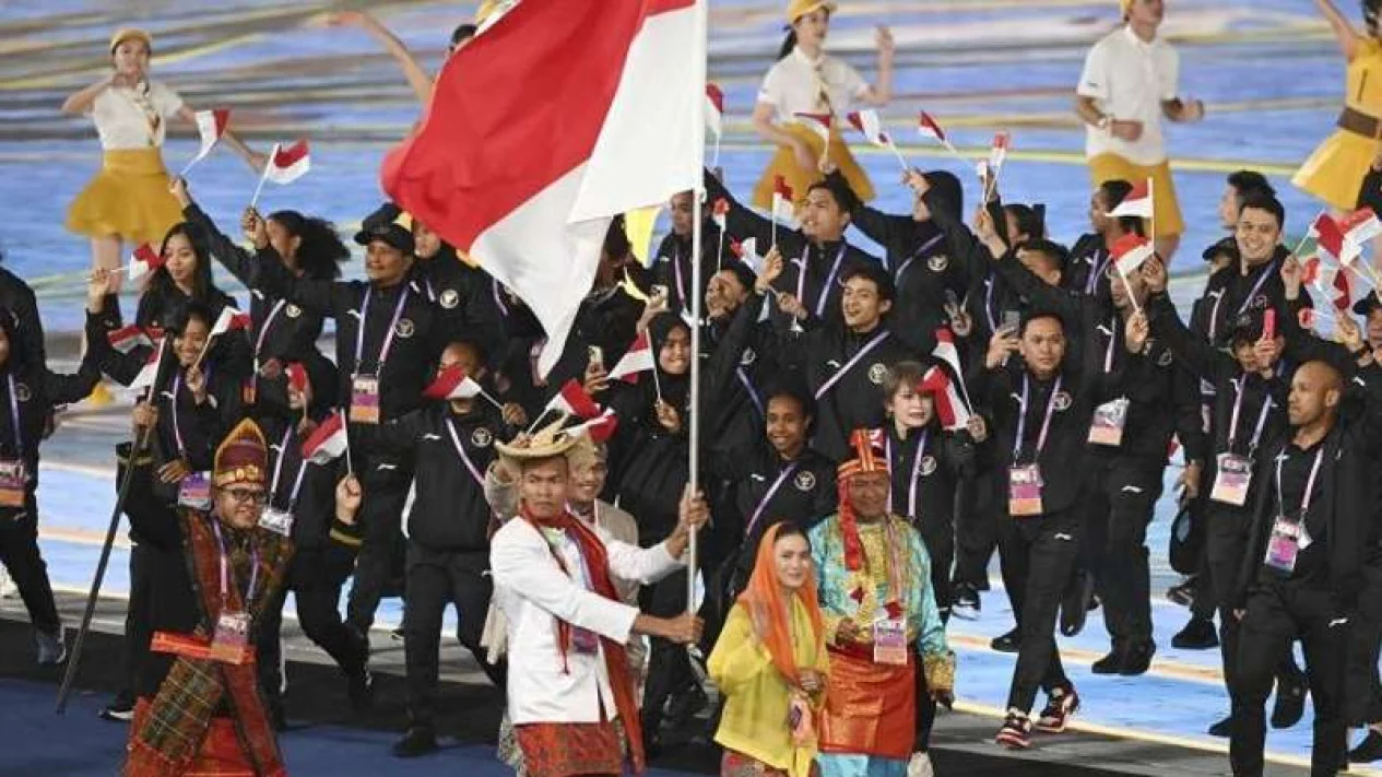 Baju Adat Tim Indonesia Mencolok di Asian Games Hangzhou-Image-1