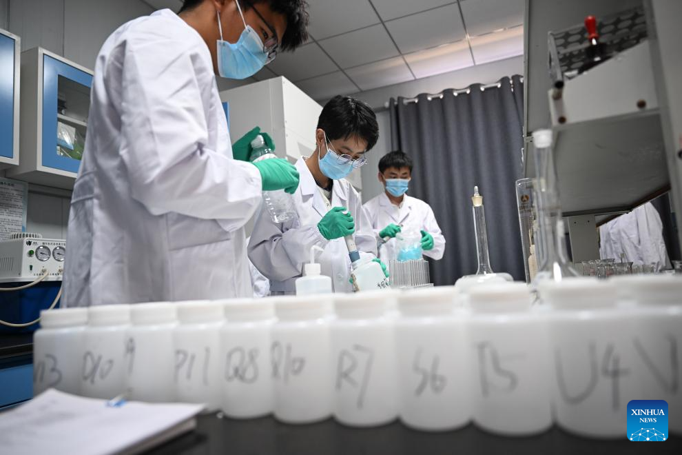 Profil Danau Ulan Suhai di Lembah Sungai Kuning-Image-1