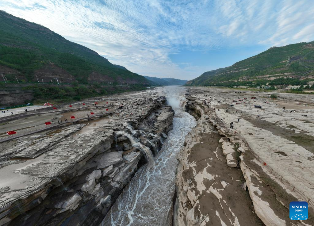 Potret Air Terjun Hukou Sungai Kuning di Musim Gugur-Image-2