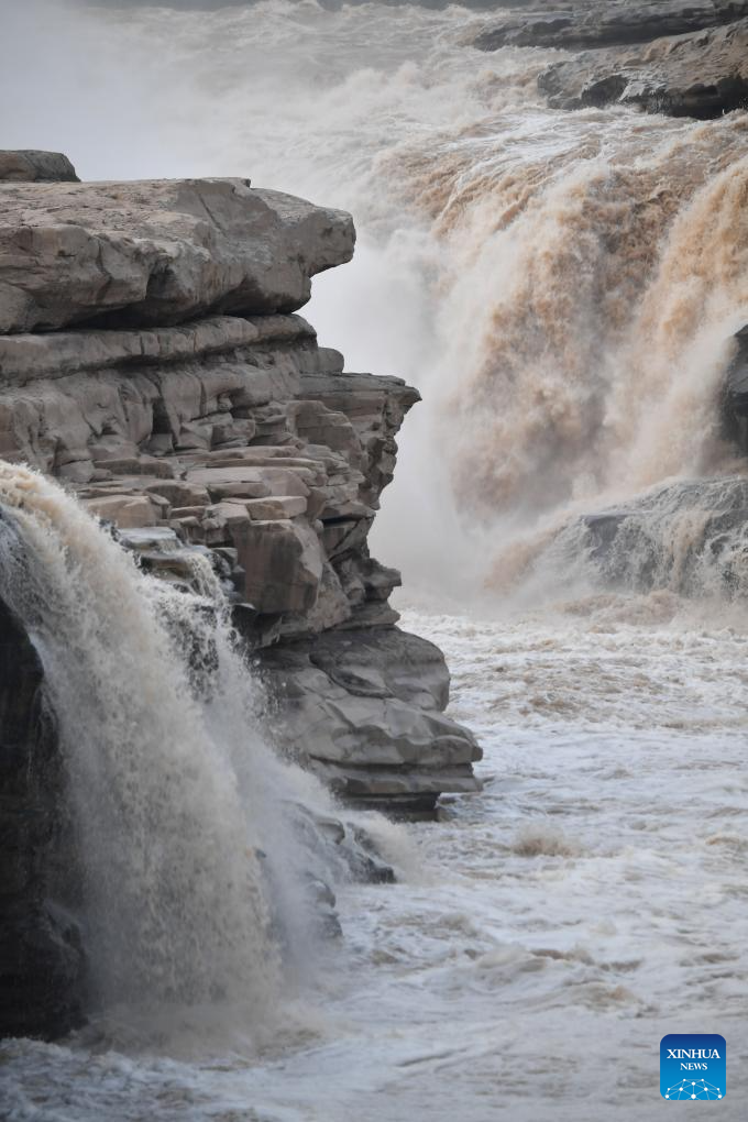 Potret Air Terjun Hukou Sungai Kuning di Musim Gugur-Image-11