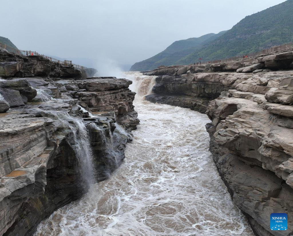 Potret Air Terjun Hukou Sungai Kuning di Musim Gugur-Image-10