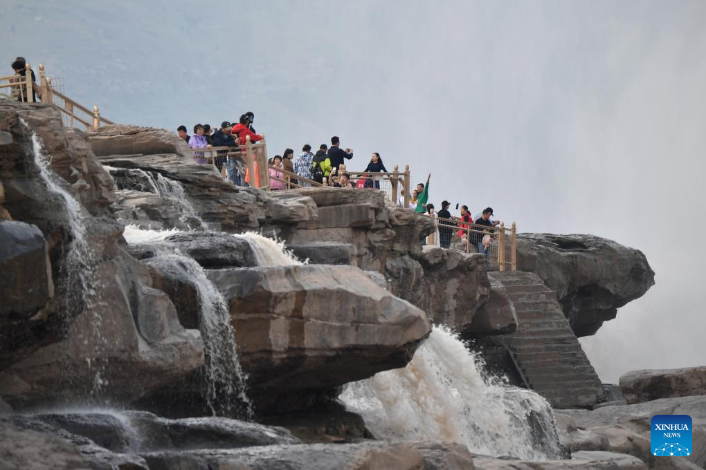 Potret Air Terjun Hukou Sungai Kuning di Musim Gugur-Image-9