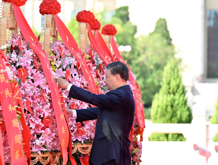 Xi Jinping beri penghormatan bagi para pahlawan nasional pada Hari Martir China-Image-1