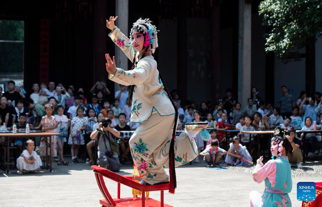 Potret Festival Tengah Musim Gugur Dirayakan di China-Image-1