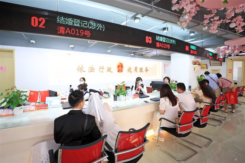 920 Pasangan Menikah di HUT RRT ke-74 di Shanghai-Image-1