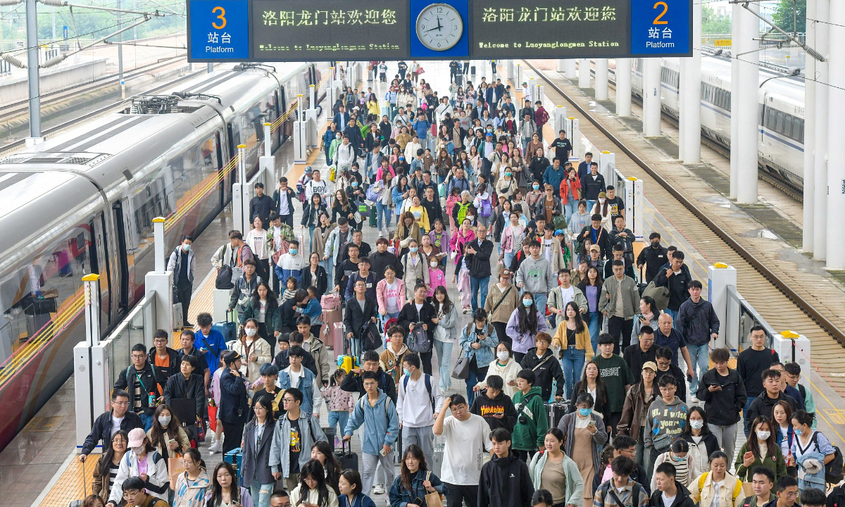 Lalu Lintas Antar Kota di China Padat, Arus Pulang Liburan-Image-1