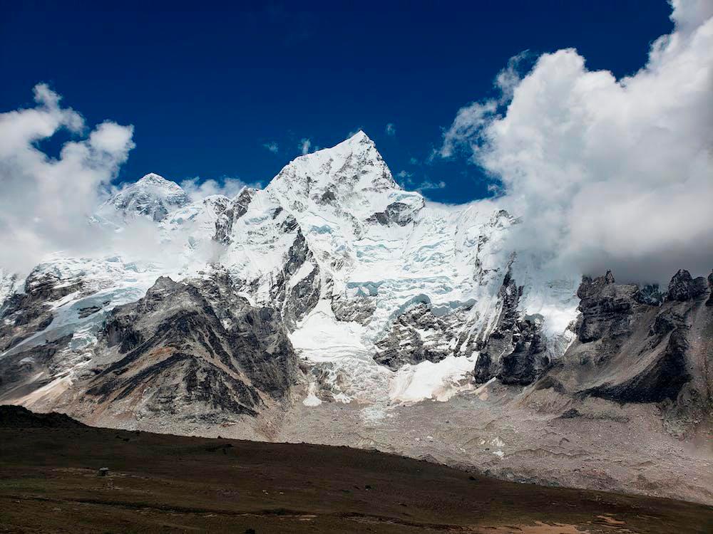 Gunung Shishapangma Longsor, 4 Pendaki Tewas-Image-1