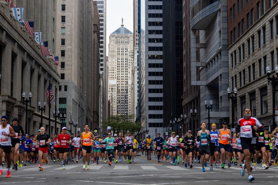 Pelari asal Kenya pecahkan rekor dunia maraton di ajang Chicago Marathon-Image-2