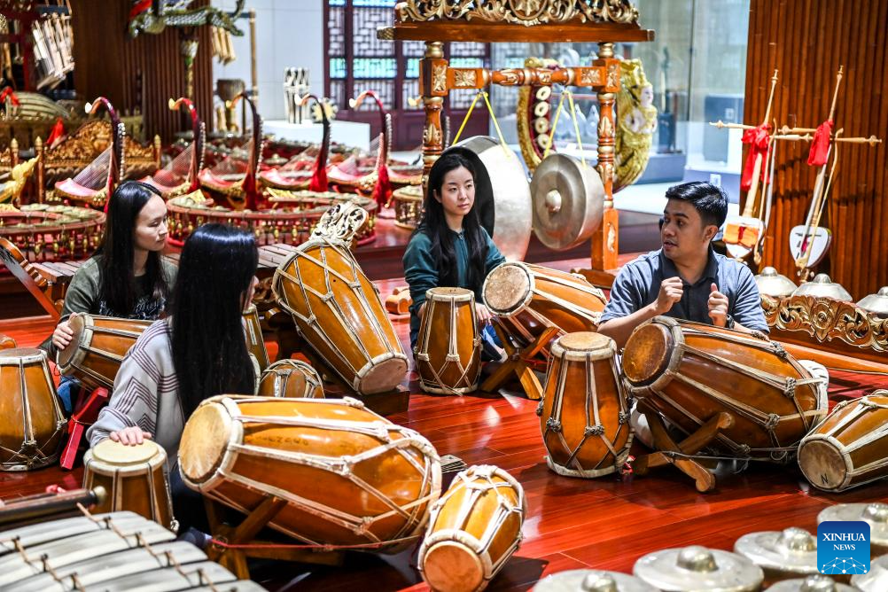 Guru Indonesia Akan Mainkan Gamelan di Nanning-Image-3