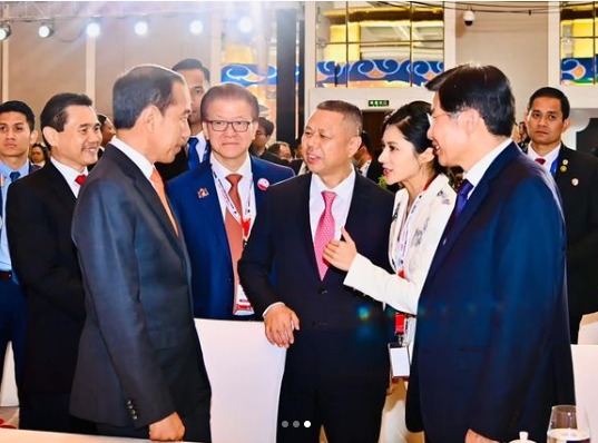 Presiden Jokowi Tampil di Forum Bisnis Indonesia-China-Image-3 Presiden Jokowi Tampil di Forum Bisnis Indonesia-China-Image-3